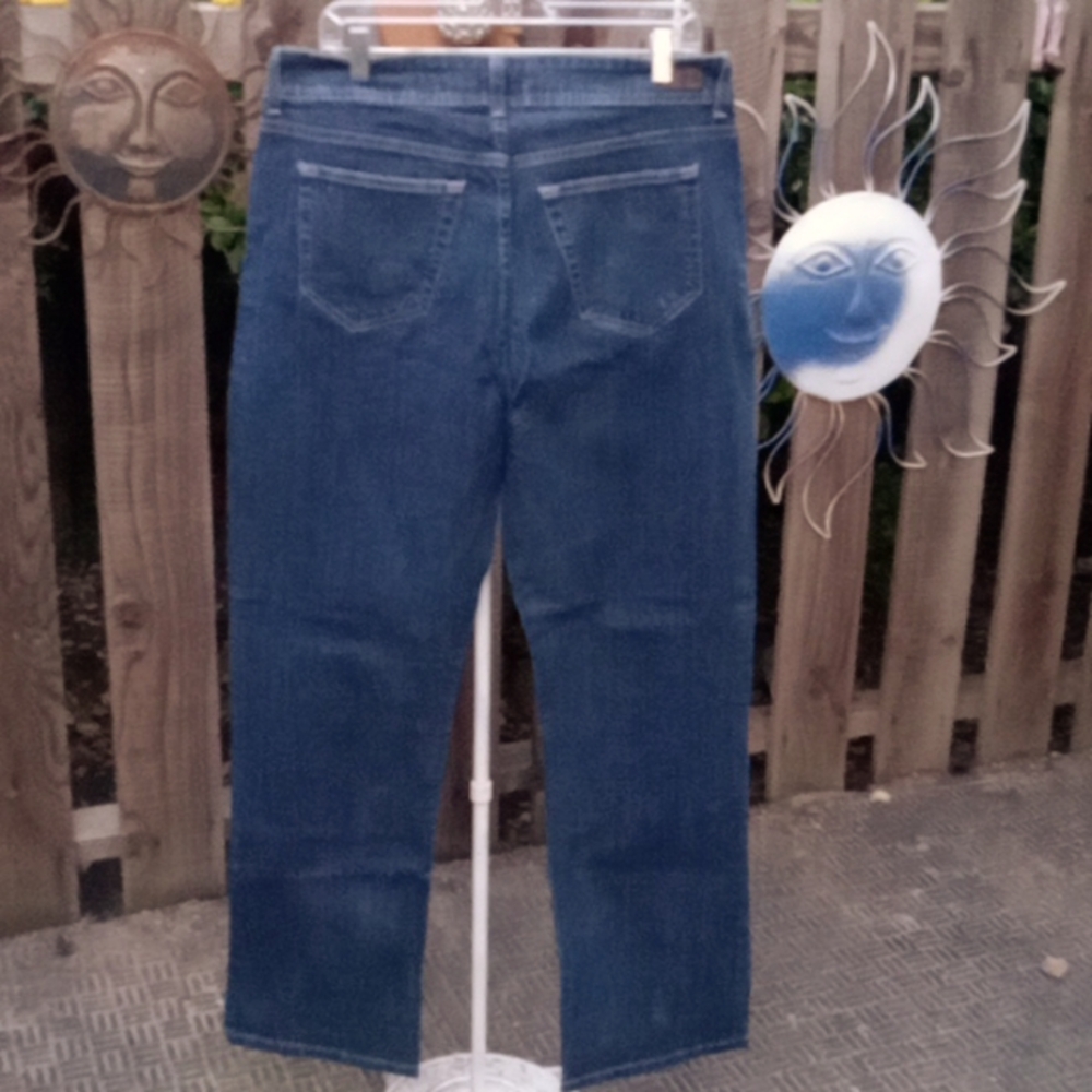 Woman's Levi, Jeans. raiders Lee. Good condition blue. Size.18 Medium?